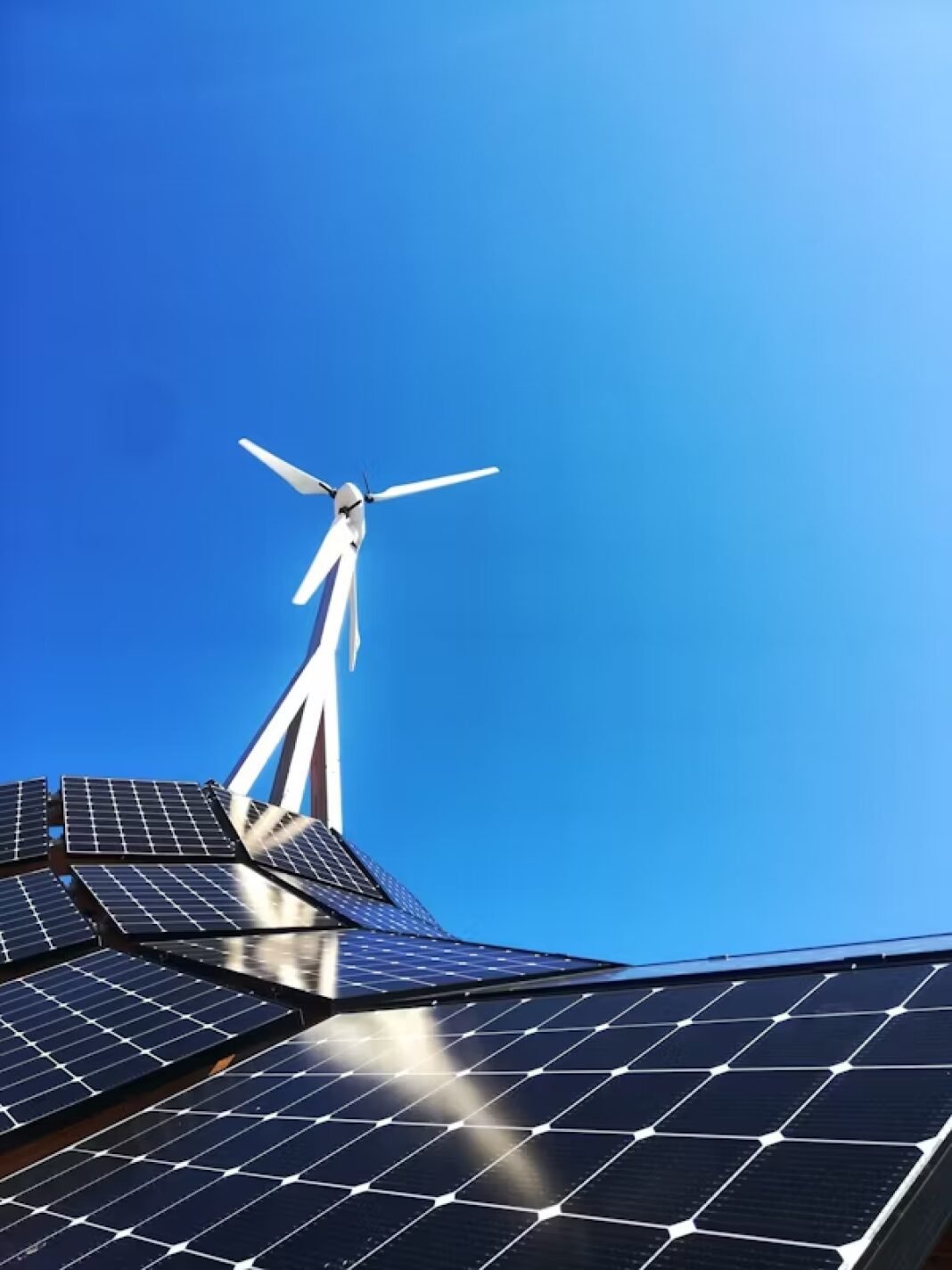 Maharashtra Powers Up_ 10 GW Green Giant Planned NTPC Green Energy, MAHAPREIT, Maharashtra, renewable energy park, green hydrogen, energy storage, sustainable development, Maharashtra government, carbon emissions, fossil fuels, economic growth.