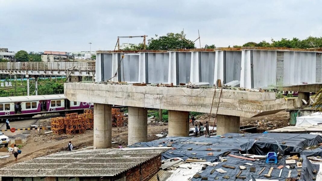 Kurla elevated railway station, Mumbai,, rail traffic, steel girders, construction, three platforms, Central Railway, commuter experience, efficiency, reliability, modernization, railway infrastructure