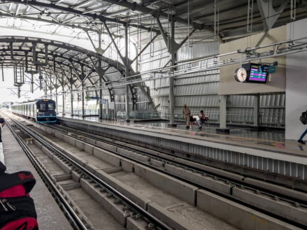 Pune Mayor Urges DPR for Hinjewadi Metro Route Pune, Mayor Murlidhar Mohol, MahaMetro, Chandani Chowk, Hinjewadi, metro route, Detailed Project Report (DPR), connectivity, traffic congestion, urban transportation, commuter demands, sustainable transit, economic growth, infrastructure development