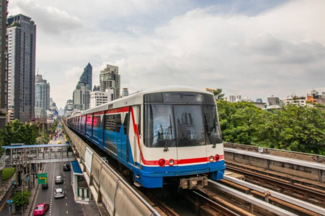DMRC to Prepare DPRs for New Metro Corridors DMRC, DPRs, Indore-Ujjain corridor, Indore-Pithampur corridor, metro rail, Madhya Pradesh, urban transport, connectivity, metro networks, industrial growth, sustainable urban growth, eco-friendly transportation.
