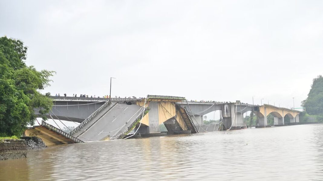 Kali River Bridge Collapse Disrupts NH 66 Traffic Kali River bridge collapse, NH 66, new bridge inspection, Sadashivgad bridge, stability assessment, highway management