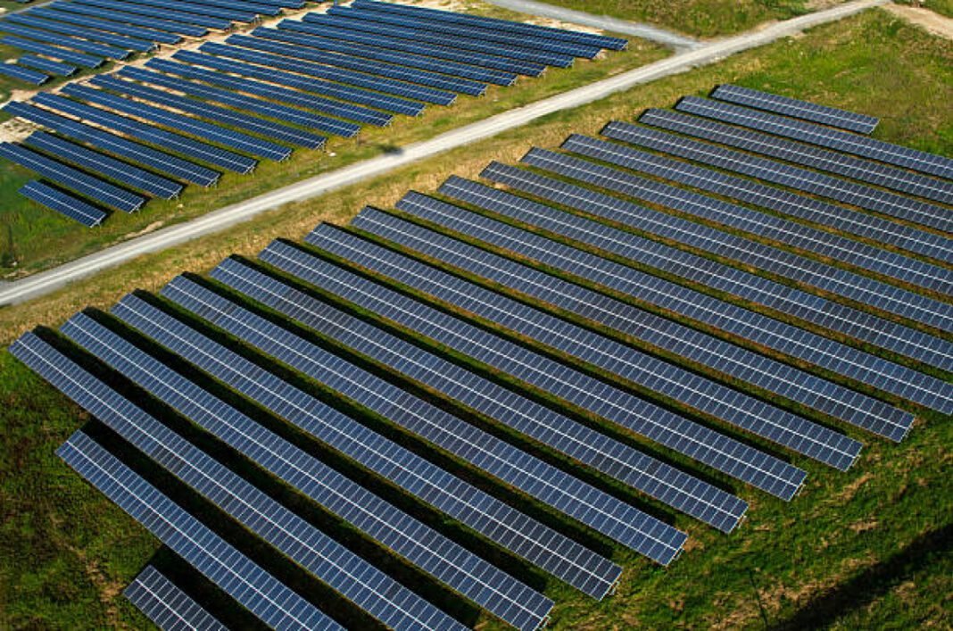 Adani Green Energy, TotalEnergies, joint venture, renewable energy, India, 1,150 megawatts, solar assets, energy diversification, energy infrastructure, TotalEnergies Renewables Singapore, Adani Renewable Energy Sixty Four, clean energy expansion, fossil fuel reduction