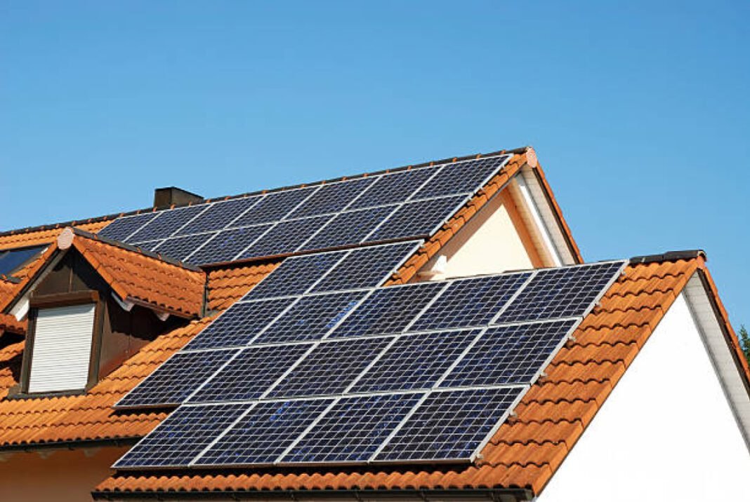 MNRE Unveils ₹5 Billion Initiative for Rooftop Solar Innovation MNRE, PM Surya Ghar, Muft Bijli Yojana, rooftop solar capacity, solar technologies, renewable energy, distributed renewable energy, DISCOMs, solar energy sector