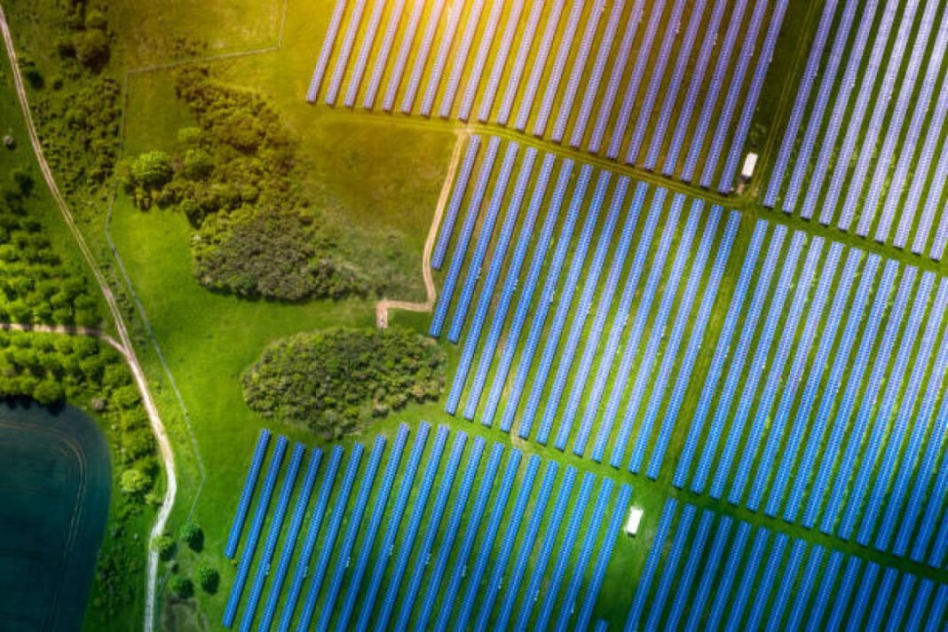 Himachal Pradesh, solar projects, green energy, Green Panchayats, renewable energy, carbon emissions, environmental conservation, solar power plants, compressed bio-gas, rooftop solar systems.