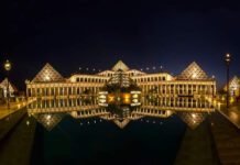 Geometry Meets Grandeur: Aarya Club’s Architectural Marvel Geometry Meets Grandeur: Aarya Club's Architectural Marvel